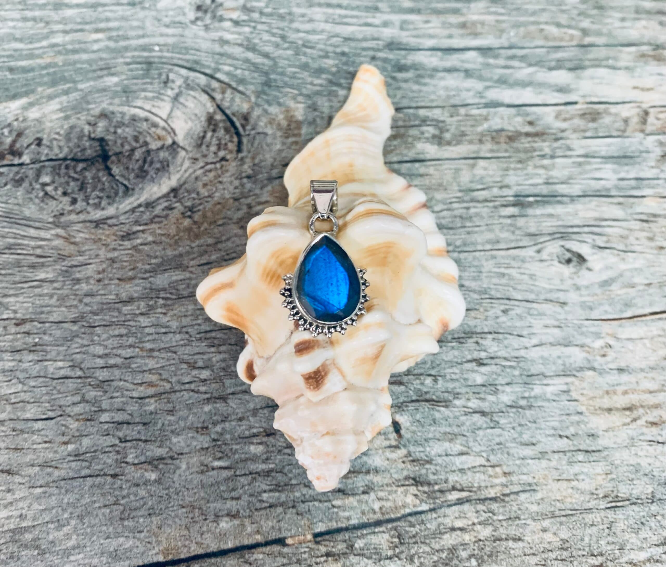 Labradorite Bali Shine Teardrop Pendant